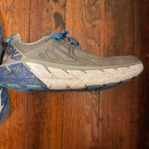 Hoka One One Gaviota size 9e